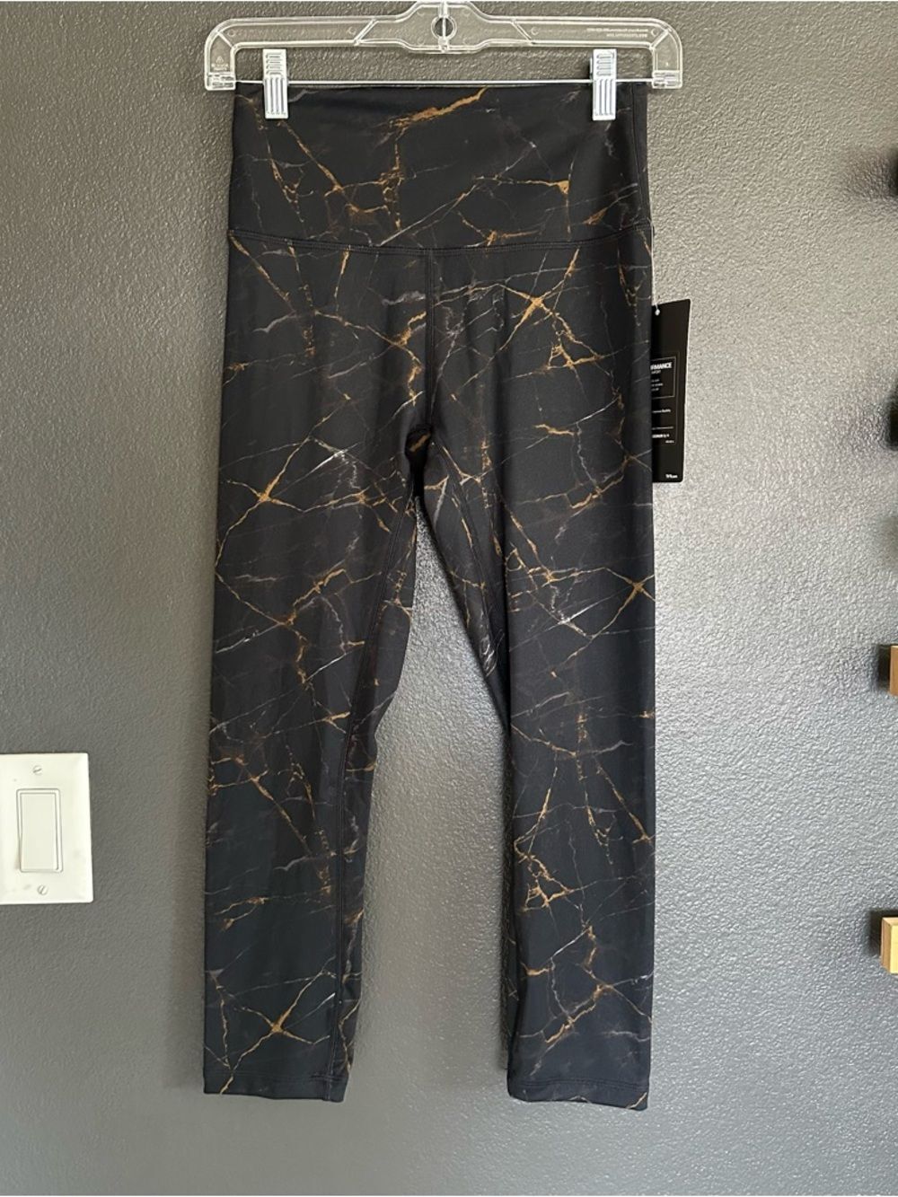 TYR High-Rise 3/4 Leggings Marble Print Black Gold Women’s S NWT